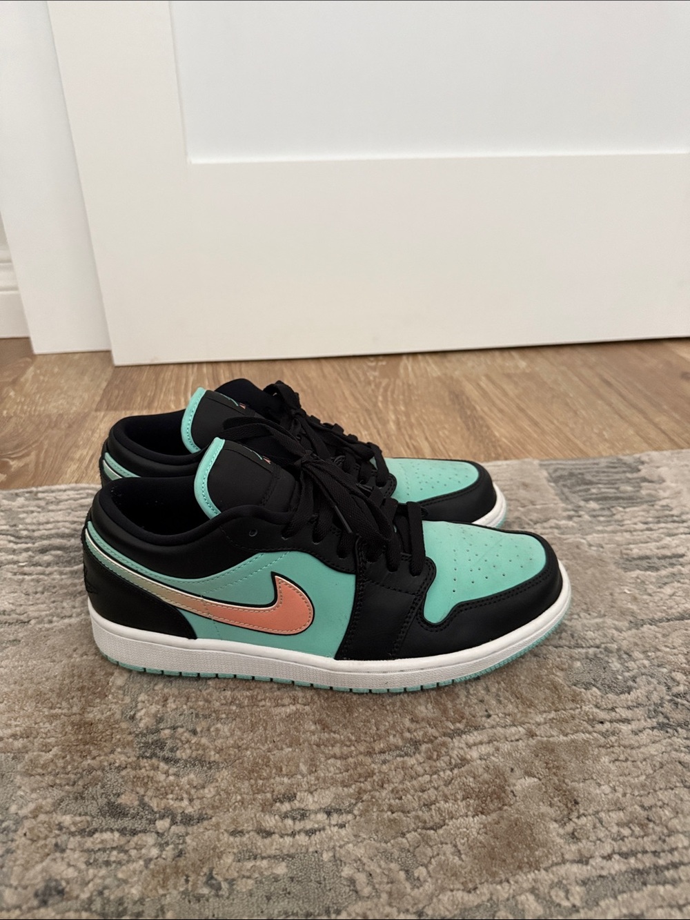 Jordan Low-Top Sneakers in Mint Teal, Coral & Black - Picture 3 of 5